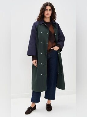 The Tiny Big Sister Color Blocked Trench Coat in Bottle Green Size US S/M